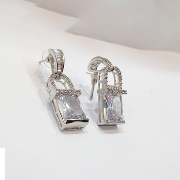 Chichify Stylo AD White Lock Earrings