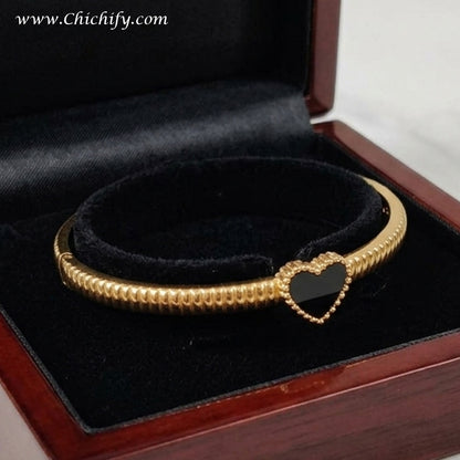 Chichify Noir Heart Gold-Tone Ribbed Bangle