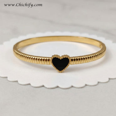Chichify Noir Heart Gold-Tone Ribbed Bangle